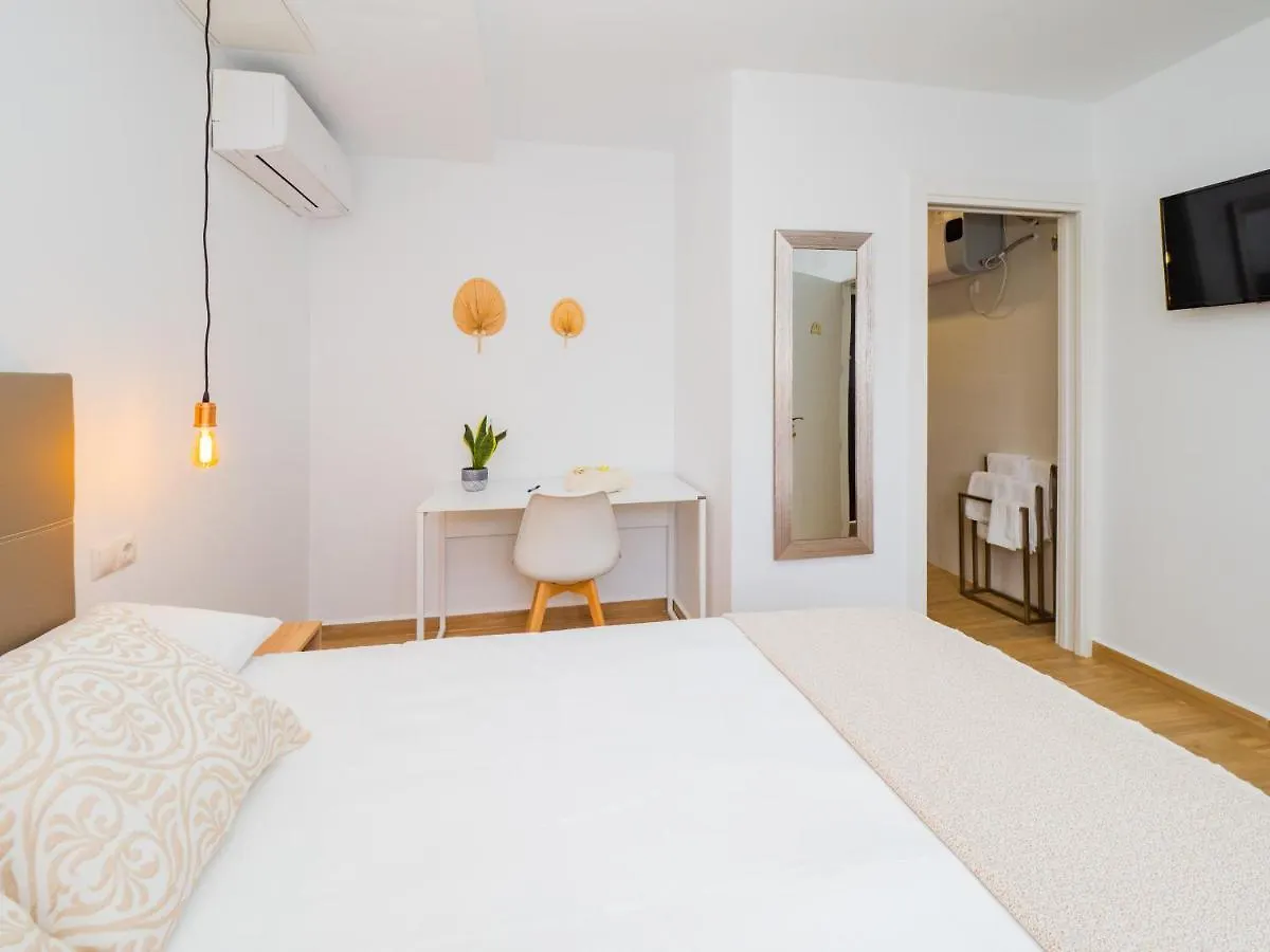 Cubo'S Hostal William'S Sunny 1 With Breakfast Torre de Benagalbon Guest house